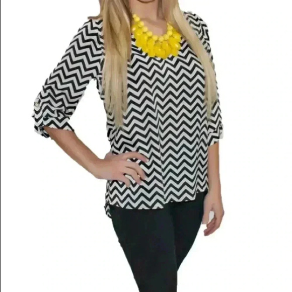 💥Esmoda Zigzag Top Lightweight - Picture 1 of 7